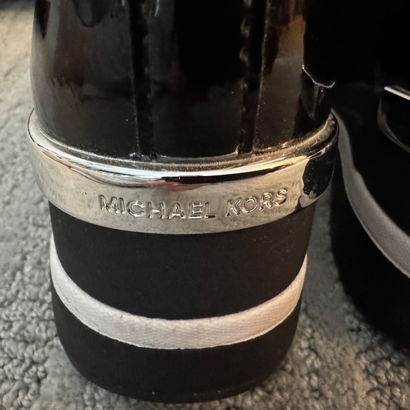 Michael Kors Sneaker Shoe - Picture 3 of 6